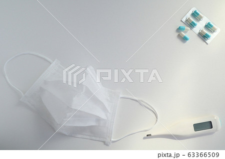 マスク・体温計・薬 63366509