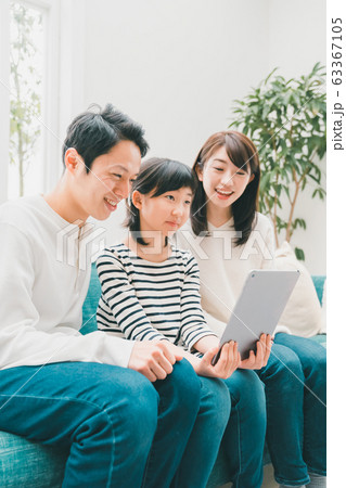 family 家族でタブレット 小学生 family 家族でタブレット 小学生 63367105