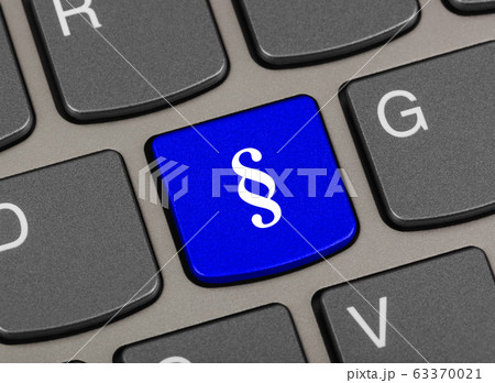 Computer keyboard with paragraph key 63370021