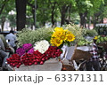 自転車の花売り 63371311