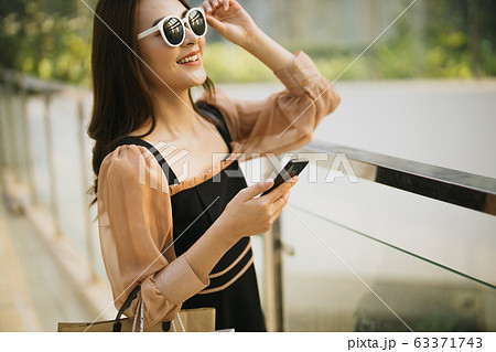 Girl Shoping 63371743