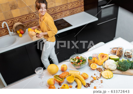 Young woman cooking with healthy fresh food on the kitchen 63372643