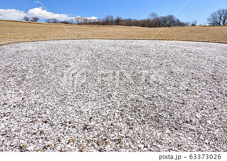 早春の北海道伊達市北黄金貝塚遺跡の風景を撮影の写真素材