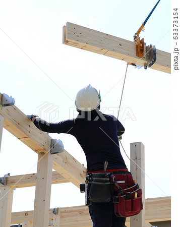 新築住宅 建て方をする職人 新築住宅 建て方をする職人 63373154