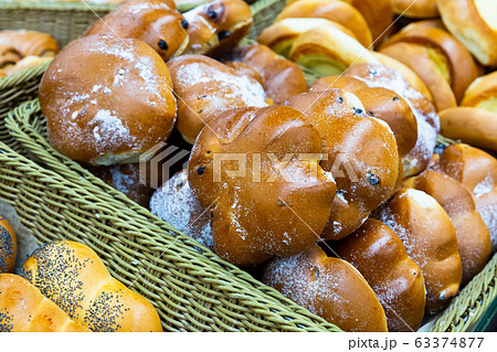Freshly baked buns in bakery 63374877