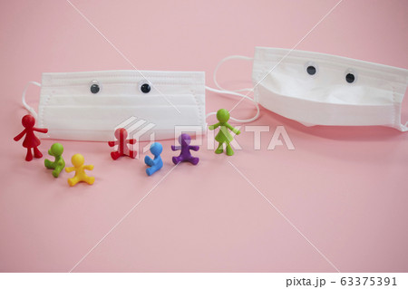 子供とマスク 感染症 ピンク	 63375391