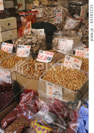 香港・徳輔道西の乾物店で売られる日本製干し貝柱。最高級は日本産で高価 香港・徳輔道西の乾物店で売られる日本製干し貝柱。最高級は日本産で高価 63383235