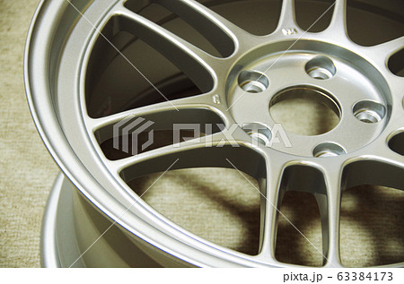 自動車用アルミホイールのリムとスポーク 自動車用アルミホイールのリムとスポーク 63384173