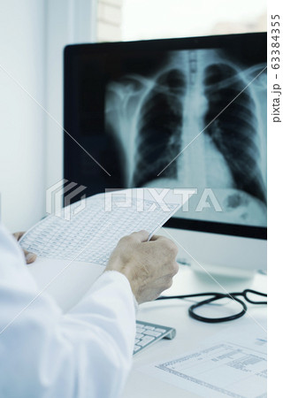 doctor man using a digital tablet doctor man using a digital tablet 63384355