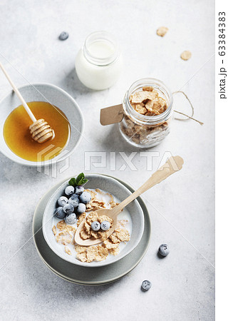 Breakfast with corn flakes 63384383