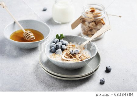 Breakfast with corn flakes 63384384