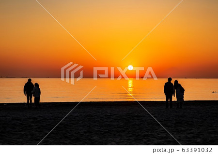 千葉稲毛海岸の夕日 千葉稲毛海岸の夕日 63391032