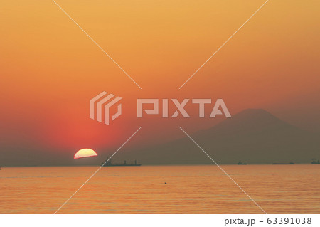 千葉稲毛海岸の夕日 千葉稲毛海岸の夕日 63391038