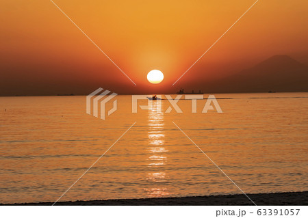 千葉稲毛海岸の夕日 千葉稲毛海岸の夕日 63391057