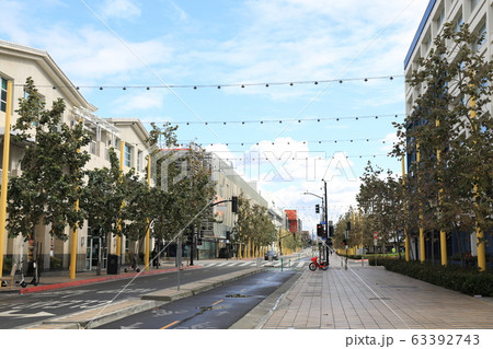 新型コロナウイルスで人気のないアメリカ、サンタモニカ 63392743