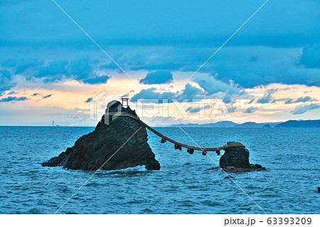 夫婦岩 明け方 三重県伊勢市二見町江の写真素材