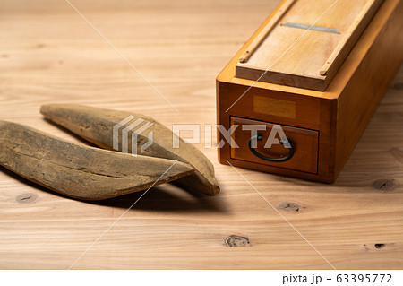 鰹節と鰹箱 63395772