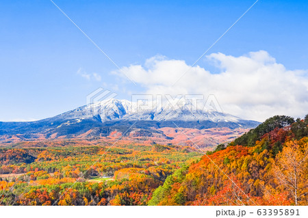 九蔵峠から望む秋の御嶽山 63395891