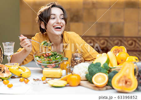 Young woman with healthy fresh food on the kitchen 63396852