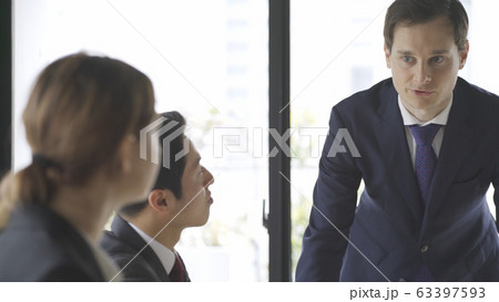 ビジネスイメージ 会議 ビジネスイメージ 会議 63397593