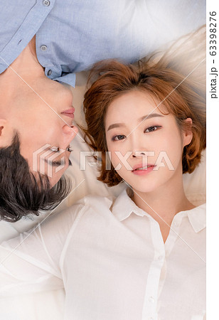 カップル 恋人 休み 63398276