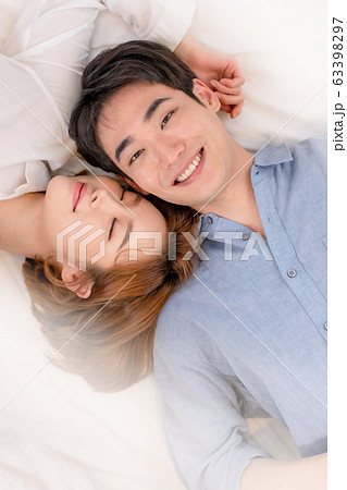 カップル 外国人 夫婦の写真素材