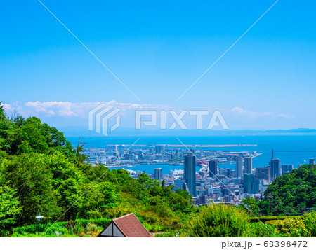 布引ハーブ園と神戸の街並 63398472