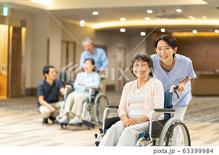介護施設 老人ホーム シニア 介護士 医療イメージ 介護施設 老人ホーム シニア 介護士 医療イメージ 63399984