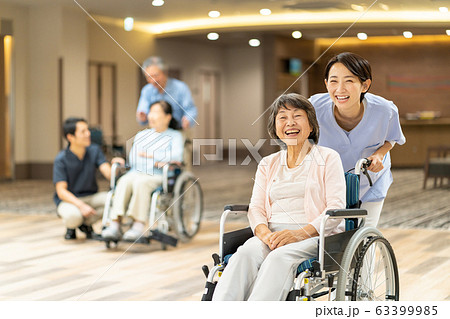 介護施設 老人ホーム シニア 介護士 医療イメージ 介護施設 老人ホーム シニア 介護士 医療イメージ 63399985