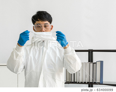 Asian scientists inspect the quality of a mask 63400099