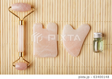 Gua sha massage made of natural rose 63400148