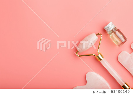 Gua sha massage tool made of natural pink 63400149
