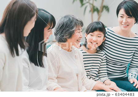 family　女の三世代 63404483