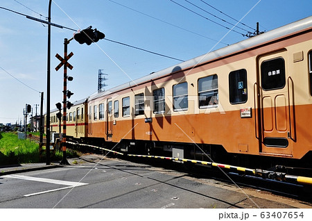 ひたちなか海浜鉄道、那珂湊・高田の鉄橋駅間を走る普通列車(キハ200形) ひたちなか海浜鉄道、那珂湊・高田の鉄橋駅間を走る普通列車(キハ200形) 63407654