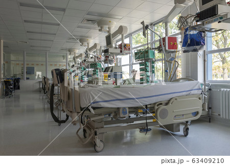 Intensive care unit in hospital 63409210