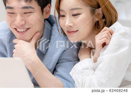 恋人 夫婦 新婚 63409246