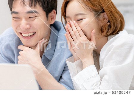 恋人 夫婦 20代 63409247