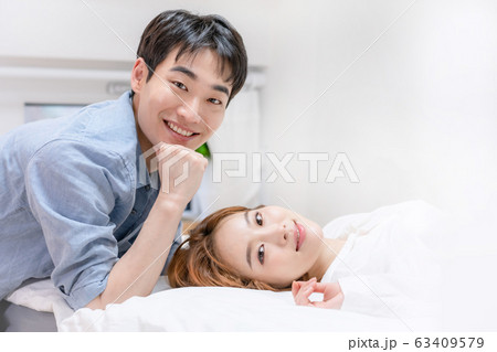 恋人 夫婦 新婚 63409579
