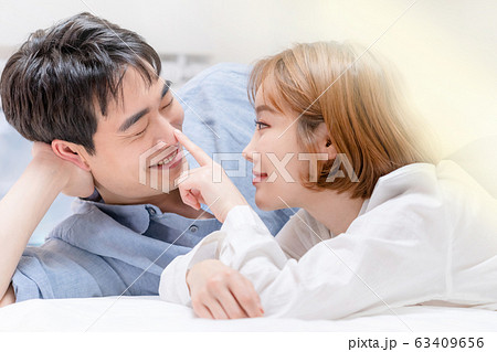 恋人 夫婦 新婚 63409656