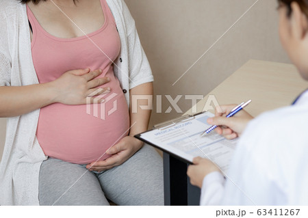 Pregnant Woman and Gynecologist Doctor at Hospital Pregnant Woman and Gynecologist Doctor at Hospital 63411267