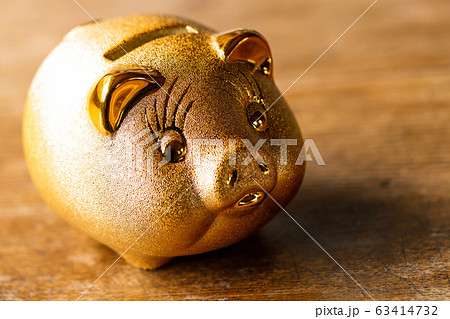 黄昏る子豚の貯金箱 63414732