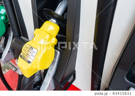 日本にあるセルフのガソリンスタンドの写真 63415631