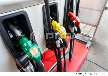 日本にあるセルフのガソリンスタンドの写真 63415632