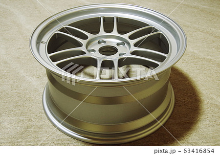 新品で未使用のアルミホイール 新品で未使用のアルミホイール 63416854