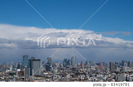日本の東京都市景観 暗雲・東京都心を望む(大気が不安定状態となり青空から急転、暗雲)=3月16日 日本の東京都市景観 暗雲・東京都心を望む(大気が不安定状態となり青空から急転、暗雲)=3月16日 63419791