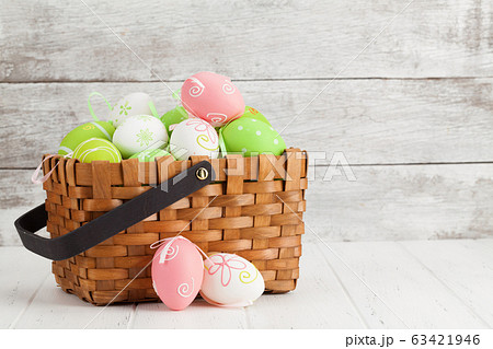 Easter greeting card with colorful easter eggs Easter greeting card with colorful easter eggs 63421946
