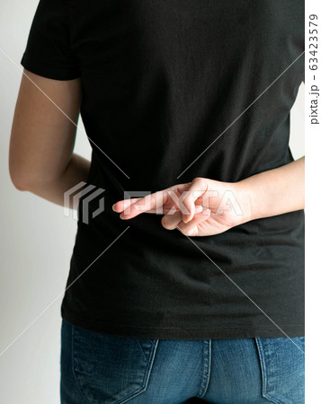 middle finger crossing together at her back when saying a lie. 63423579
