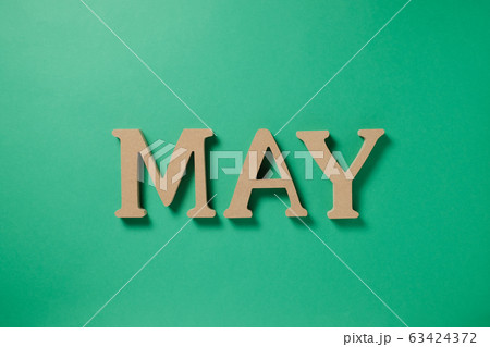 「MAY」の木でできたアルファベットのブロック 緑色の背景 02 「MAY」の木でできたアルファベットのブロック 緑色の背景 02 63424372