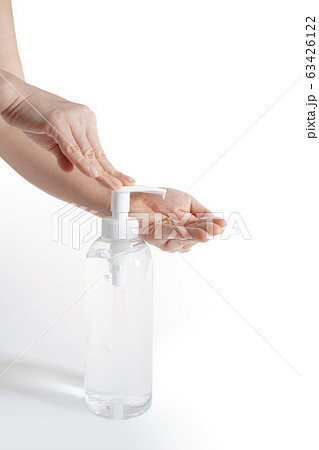 手 洗う 液体 63426122
