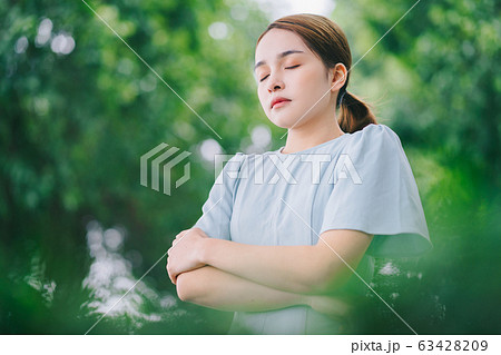 Beautiful woman, park, nature 63428209